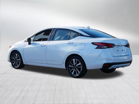 Certified 2022 Nissan Versa SV image 5