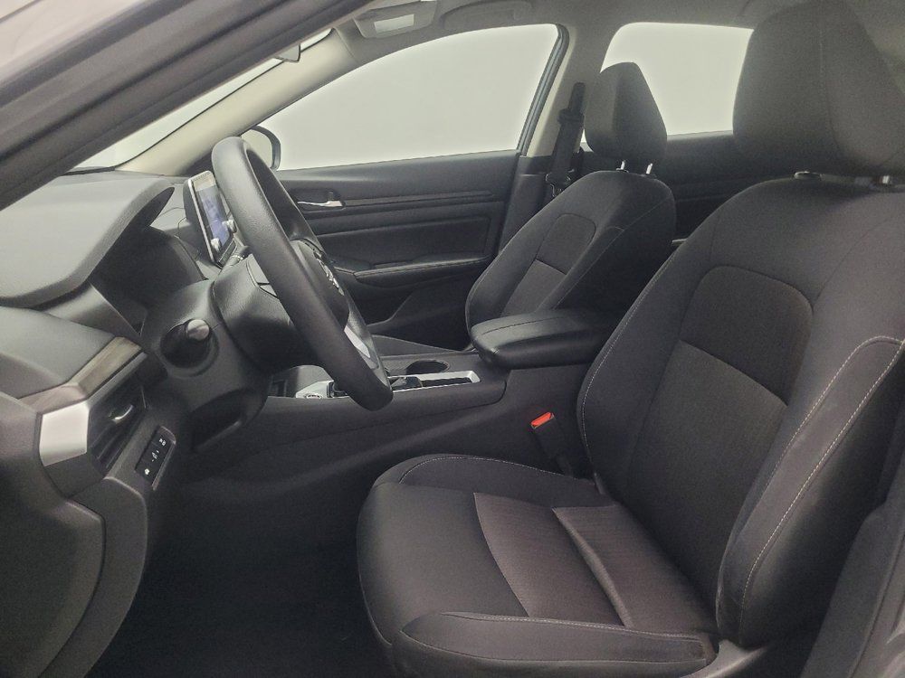 Used 2025 Nissan Altima 2.5 SV FWD image 17