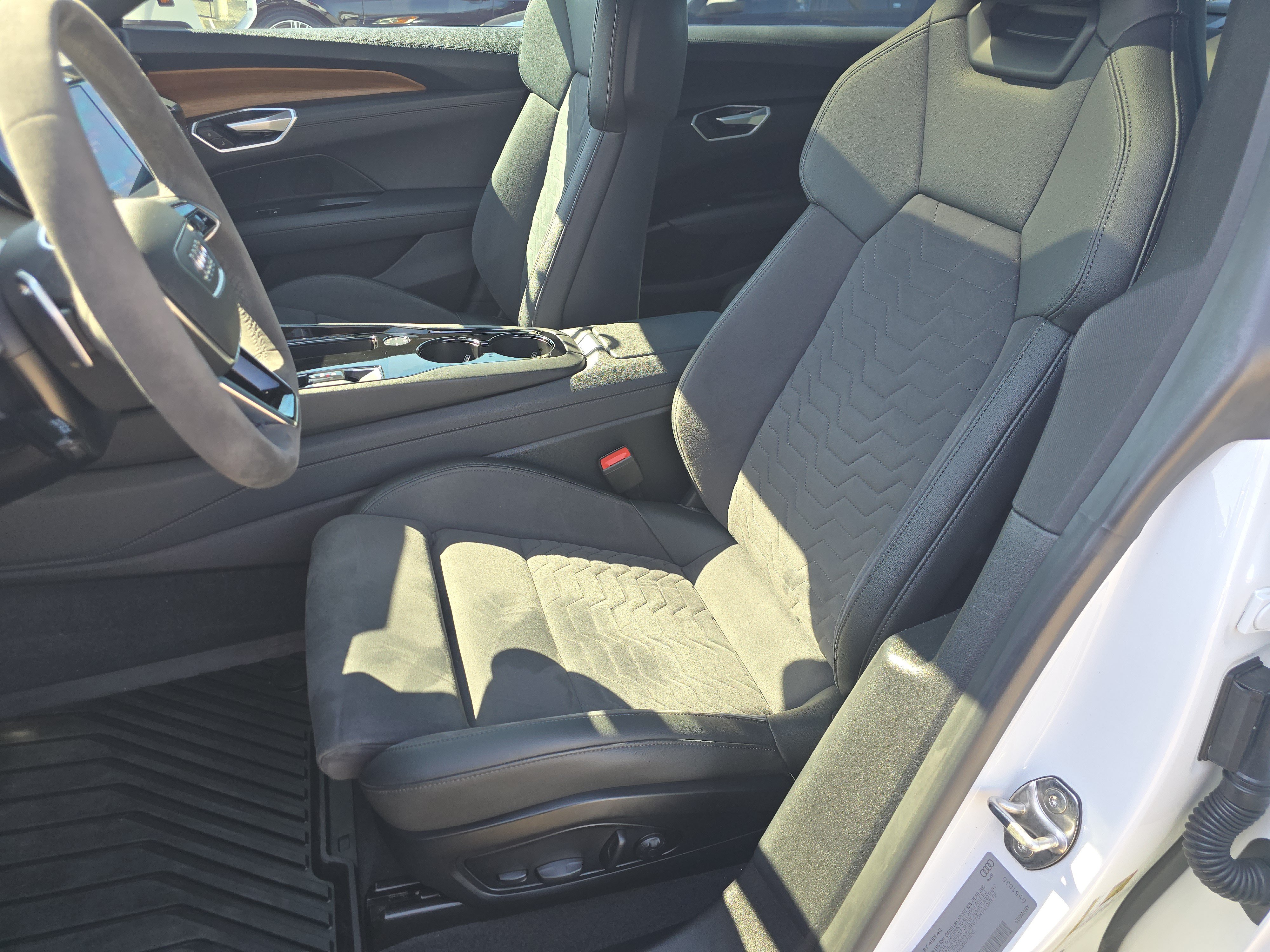 Certified 2022 Audi e-tron GT Premium Plus AWD/4WD image 21
