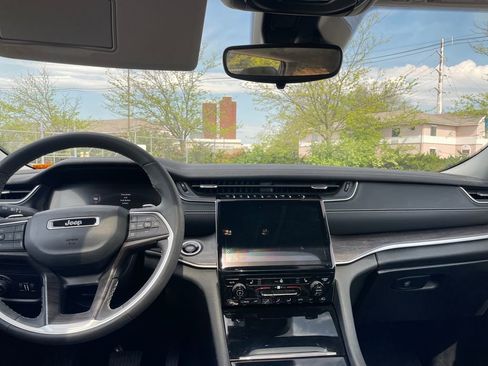 Used 2023 Jeep Grand Cherokee L Limited image 13