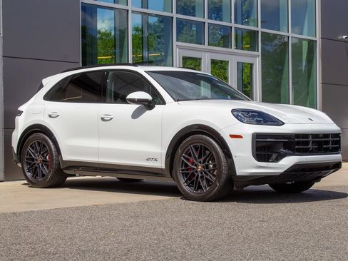 Used 2025 Porsche Cayenne GTS AWD/4WD image 3