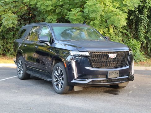 Certified 2022 Cadillac Escalade Sport RWD image 9