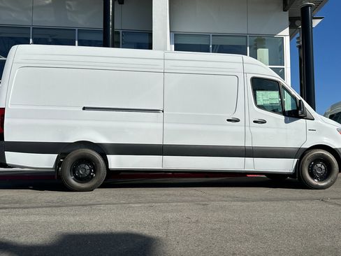 New 2024 Mercedes-Benz eSprinter 170 Cargo image 7