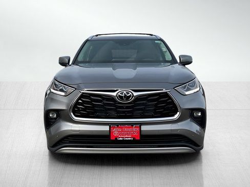 New 2026 Toyota Highlander Platinum image 8