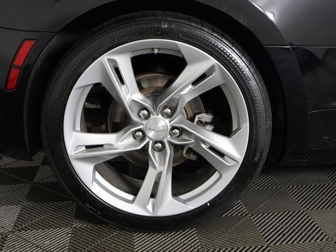 Used 2021 Chevrolet Camaro LT image 18