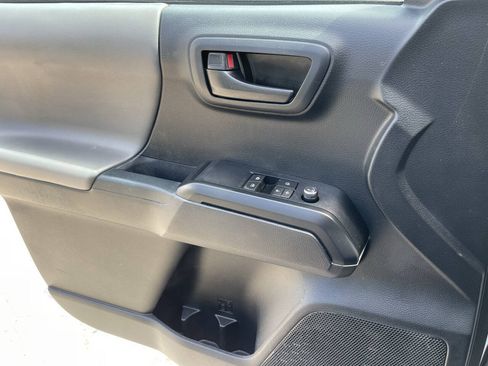 Used 2016 Toyota Tacoma SR w/ SR Convenience Package RWD image 20