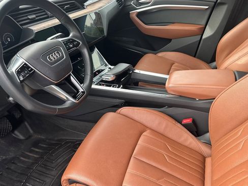 Used 2022 Audi e-tron Prestige w/ Prestige Package image 11
