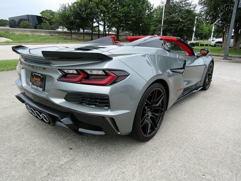 Used 2024 Chevrolet Corvette Z06 w/ Stealth Interior Trim Package RWD image 5
