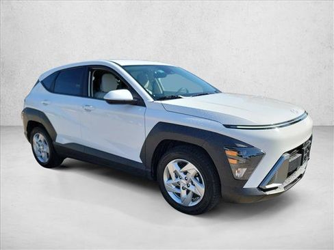 Used 2025 Hyundai Kona SE FWD image 3