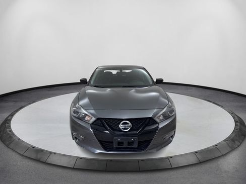 Used 2018 Nissan Maxima SR w/ Midnight Edition FWD image 2