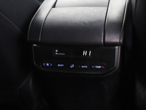 Used 2022 Toyota Highlander XLE image 17