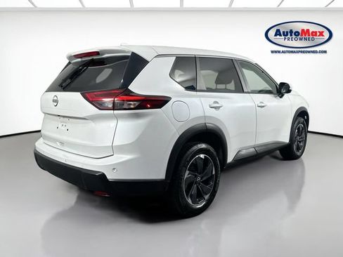 Used 2024 Nissan Rogue SV AWD/4WD image 2