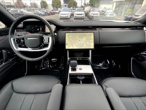 New 2025 Land Rover Range Rover SE image 6