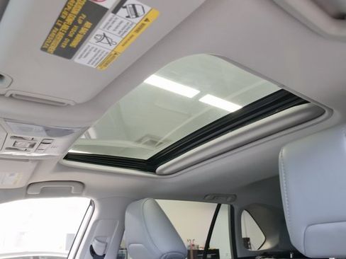 Used 2021 Toyota RAV4 XLE Premium image 30