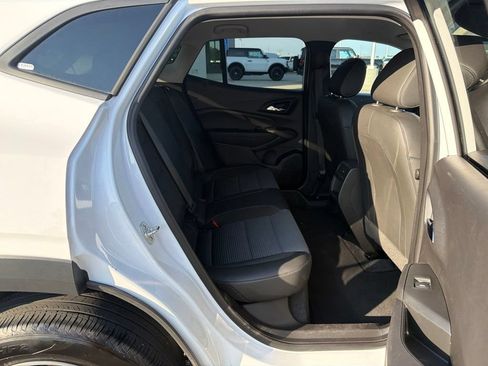 Used 2025 Chevrolet Trax LT FWD image 18