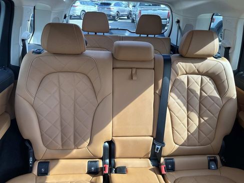 Used 2023 BMW X7 xDrive40i w/ Premium Package image 9