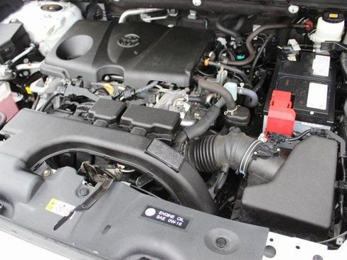Certified 2021 Toyota RAV4 LE AWD/4WD image 28