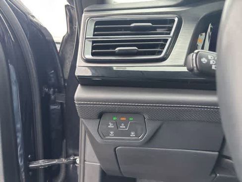 Used 2024 Volkswagen Atlas Cross Sport SE FWD image 10