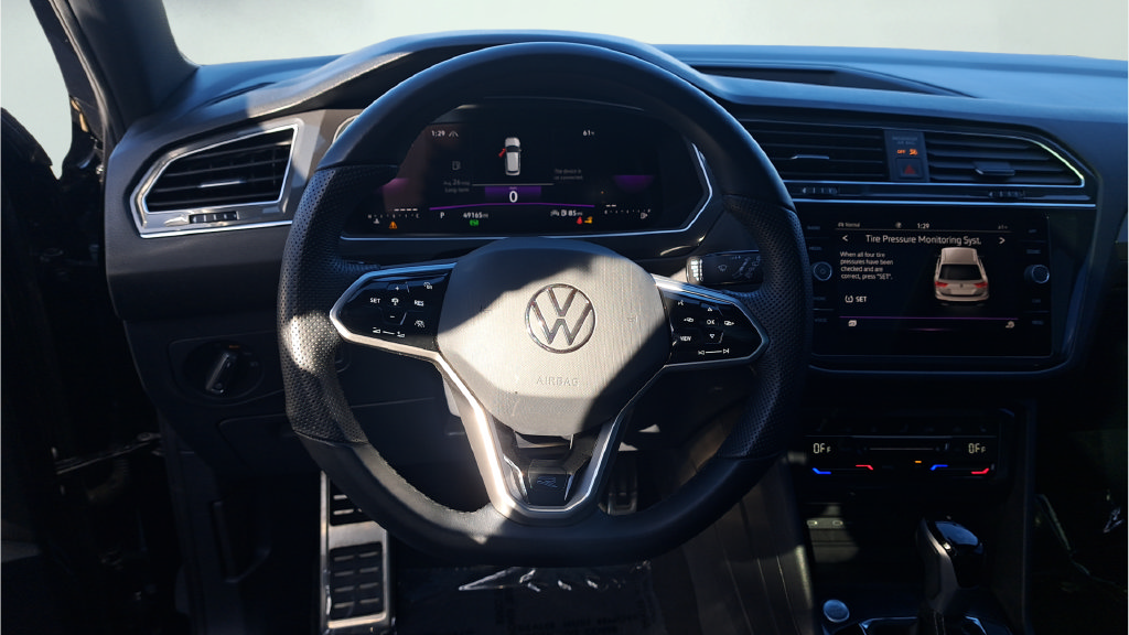 Used 2023 Volkswagen Tiguan SE R-Line AWD/4WD image 18