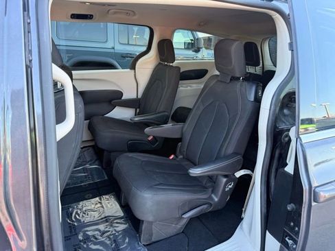 Used 2023 Chrysler Voyager LX image 16