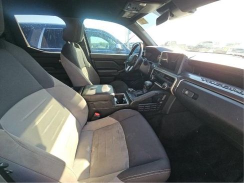 Used 2025 Toyota Tacoma 4x4 Double Cab image 5