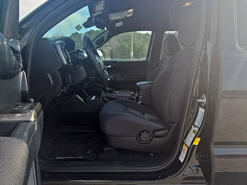 Used 2019 Toyota Tacoma TRD Sport image 15