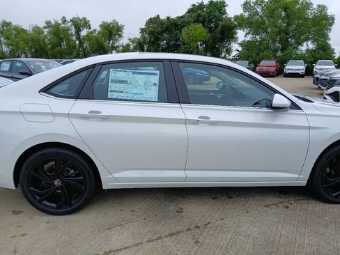 New 2026 Volkswagen Jetta SE FWD image 6
