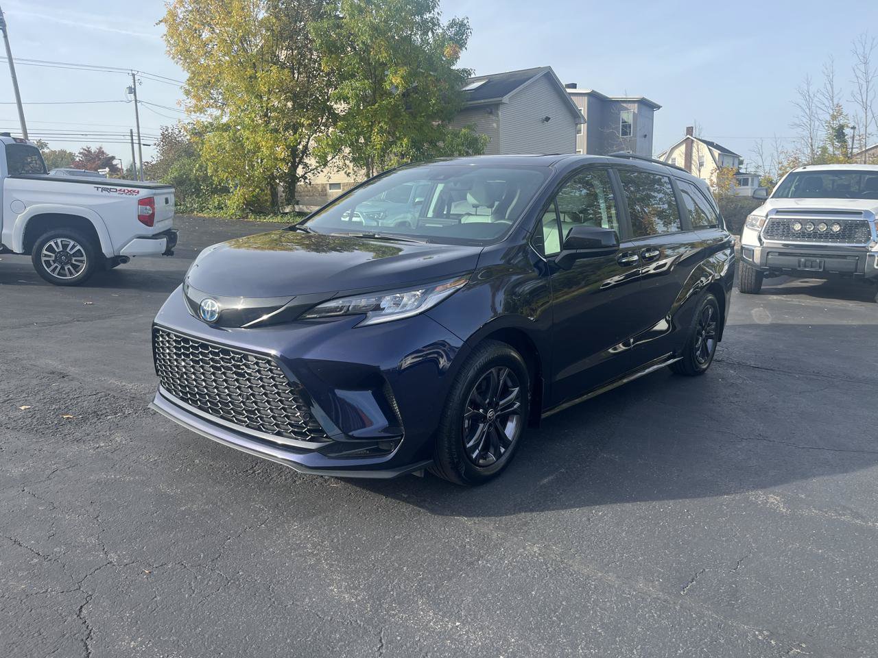 Used 2025 Toyota Sienna XSE AWD/4WD image 6