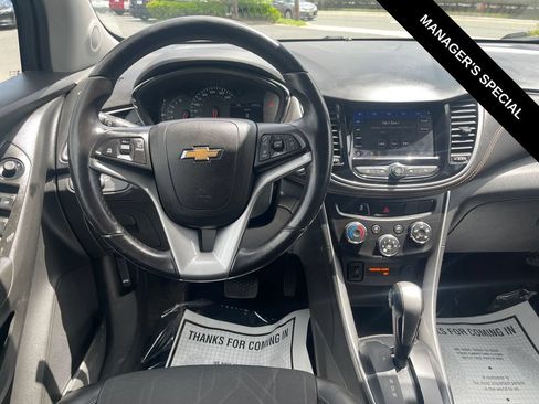 Used 2022 Chevrolet Trax LT w/ Driver Confidence Package AWD/4WD image 18