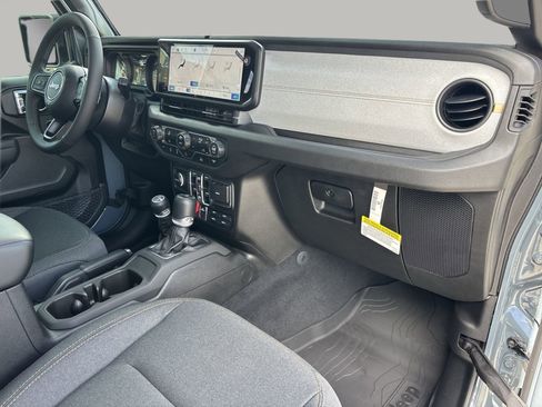 New 2025 Jeep Gladiator Willys image 11