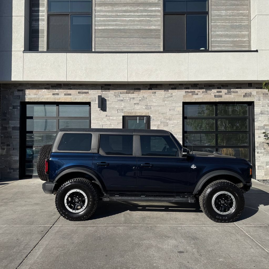 Used 2021 Ford Bronco Outer Banks w/ Sasquatch Package AWD/4WD image 2