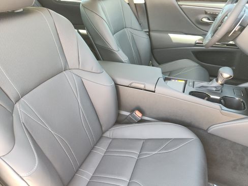 Used 2024 Lexus ES 350 w/ Technology Package FWD image 7