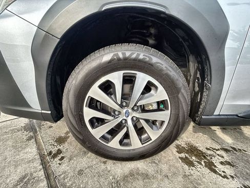 Used 2025 Subaru Outback Premium AWD/4WD image 10