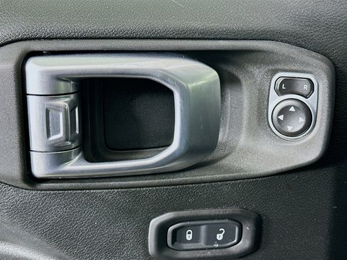 Used 2020 Jeep Wrangler Unlimited Sport S image 15