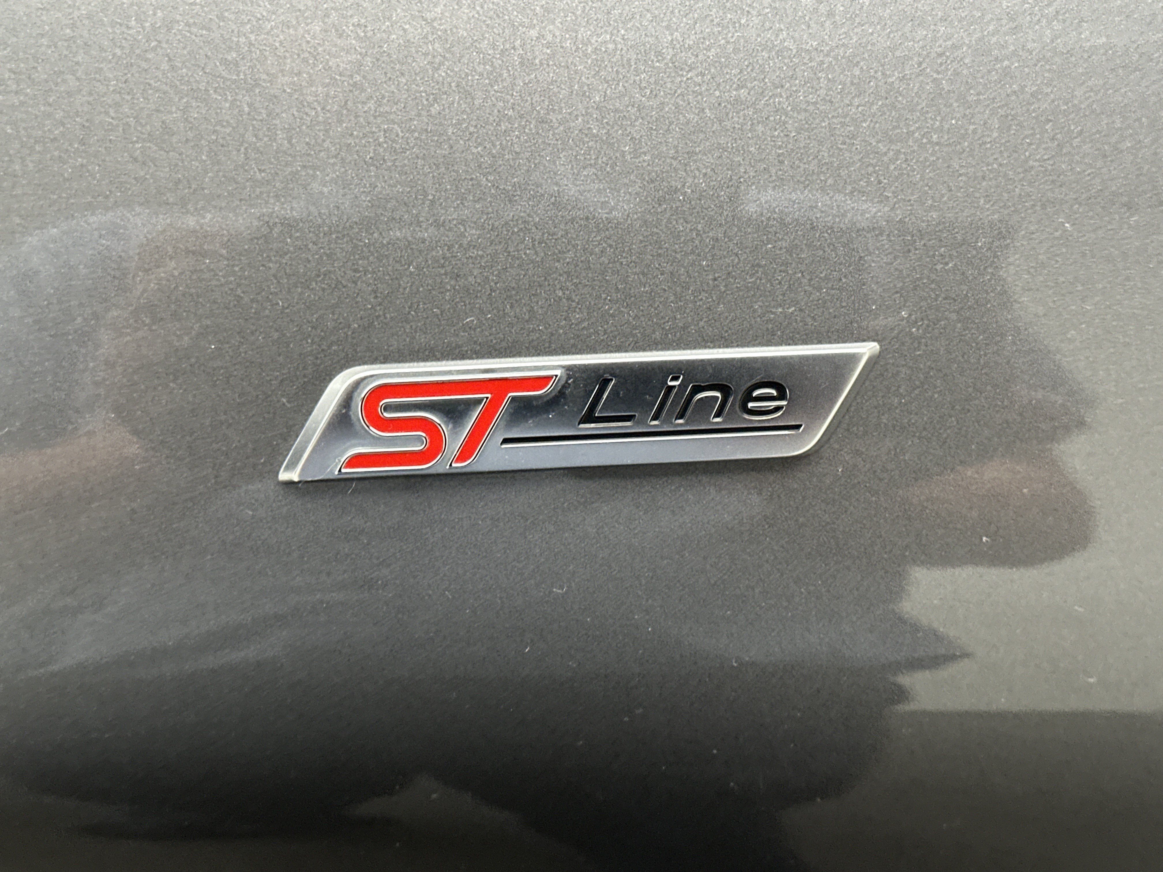 Used 2025 Ford Explorer ST-Line w/ ST-Line Street Pack AWD/4WD image 14