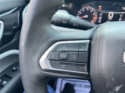 Used 2025 Jeep Compass Limited image 16