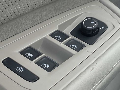 Certified 2025 Volkswagen Atlas SE w/ Panoramic Sunroof Package image 18