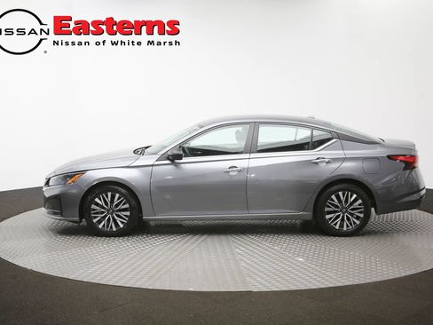 Used 2025 Nissan Altima 2.5 SV FWD image 58