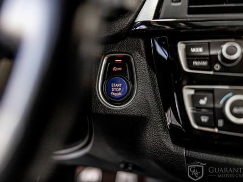 Used 2018 BMW M4 Coupe w/ Executive Package RWD image 27