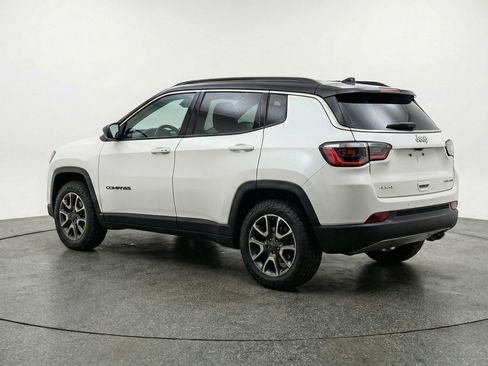 Used 2025 Jeep Compass Trailhawk image 6