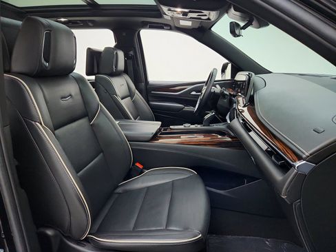 Used 2024 Cadillac Escalade Premium Luxury image 28
