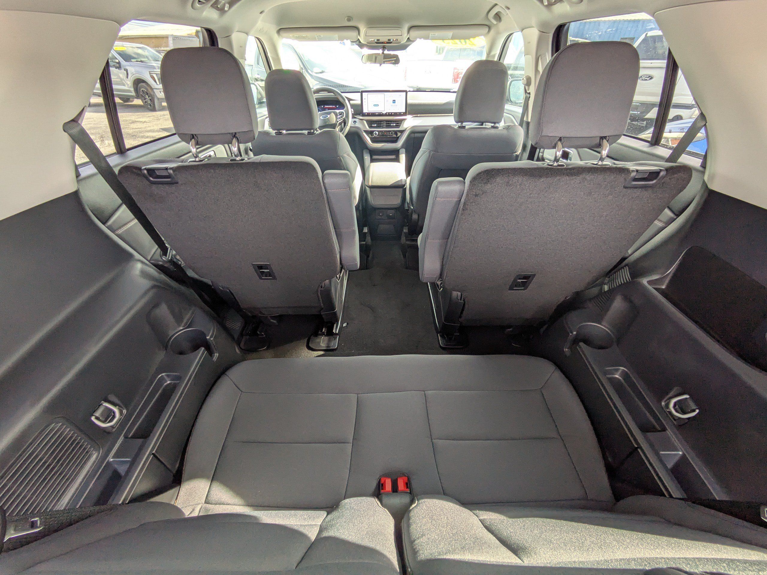 Used 2025 Ford Explorer Active RWD image 14