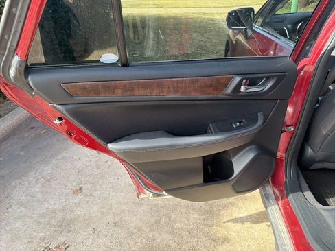 Used 2017 Subaru Outback 2.5i Limited image 12