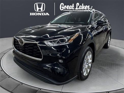 Used 2023 Toyota Highlander Limited image 2