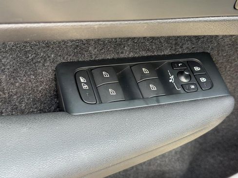Used 2023 Volvo C40 P8 Recharge Ultimate AWD/4WD image 16