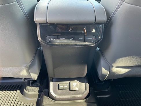 Used 2022 Toyota Highlander Limited image 22