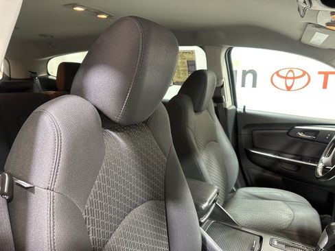 Used 2012 Chevrolet Traverse LT image 23