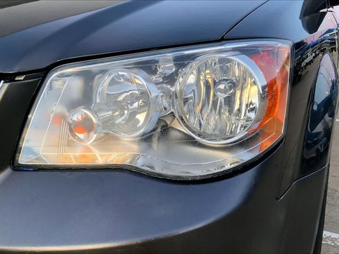 Used 2020 Dodge Grand Caravan SXT image 28