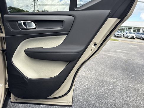 Used 2025 Volvo XC40 B5 Plus w/ Protection Package Premier image 29