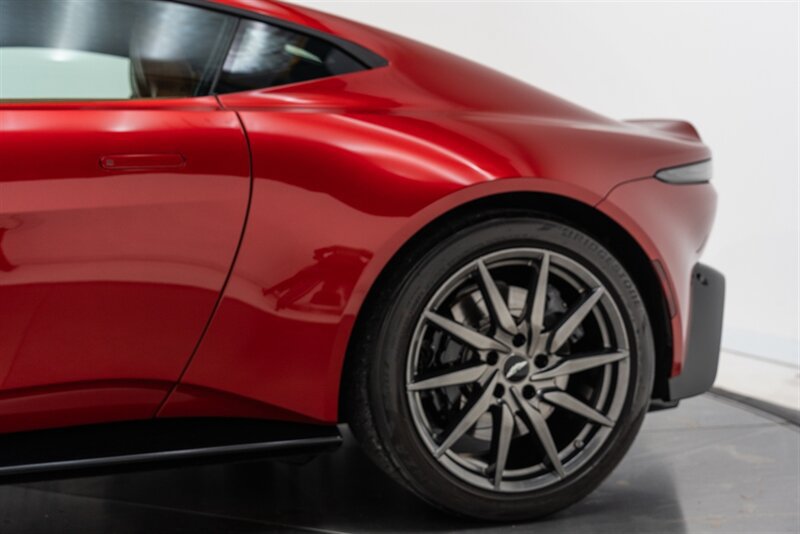 Used 2020 Aston Martin V8 Vantage Coupe RWD image 32